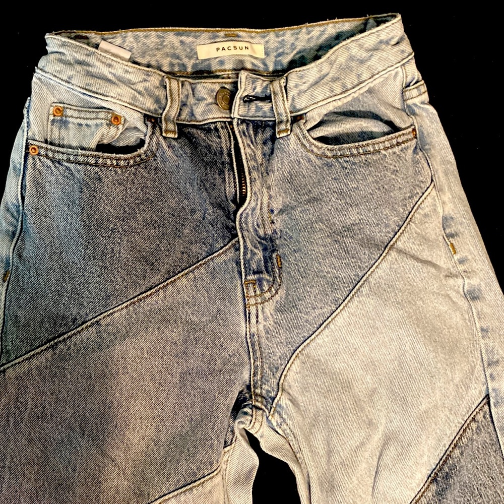 I am selling 90’s boyfriend pac sun jeans size 24